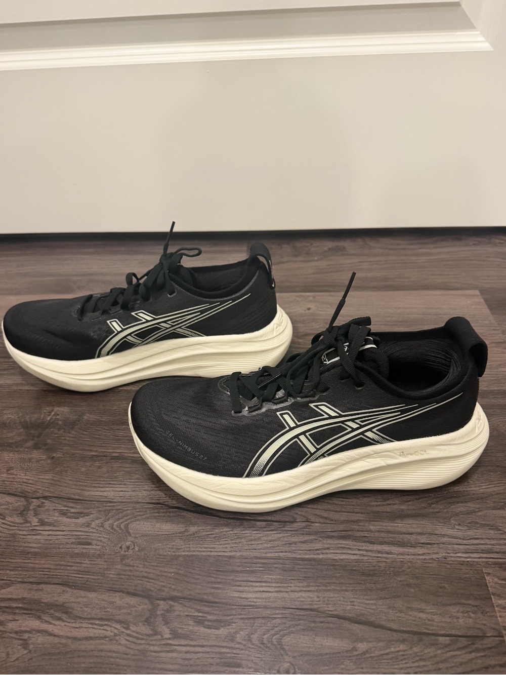 ASICS Gel-Nimbus 27 8.5 black lake grey NWOT